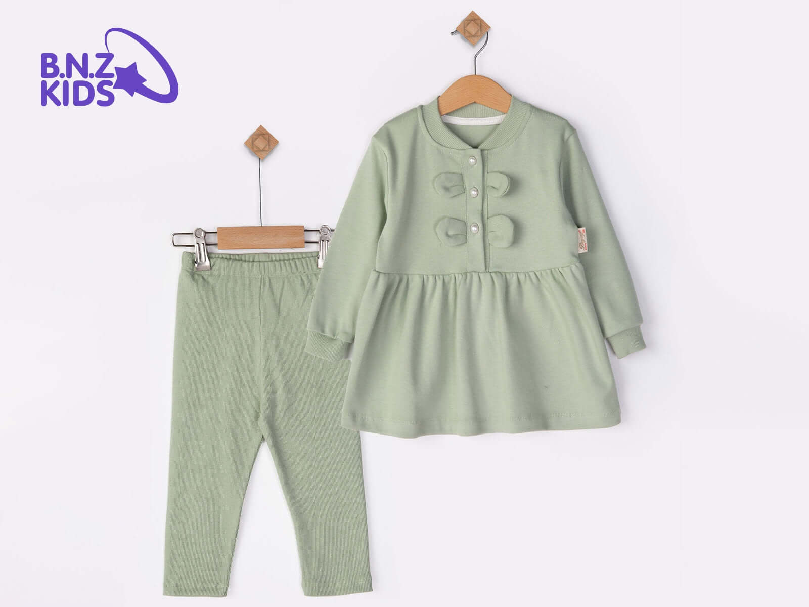 Set Fetite compus din pantalon si fustita de culoare Verde-1