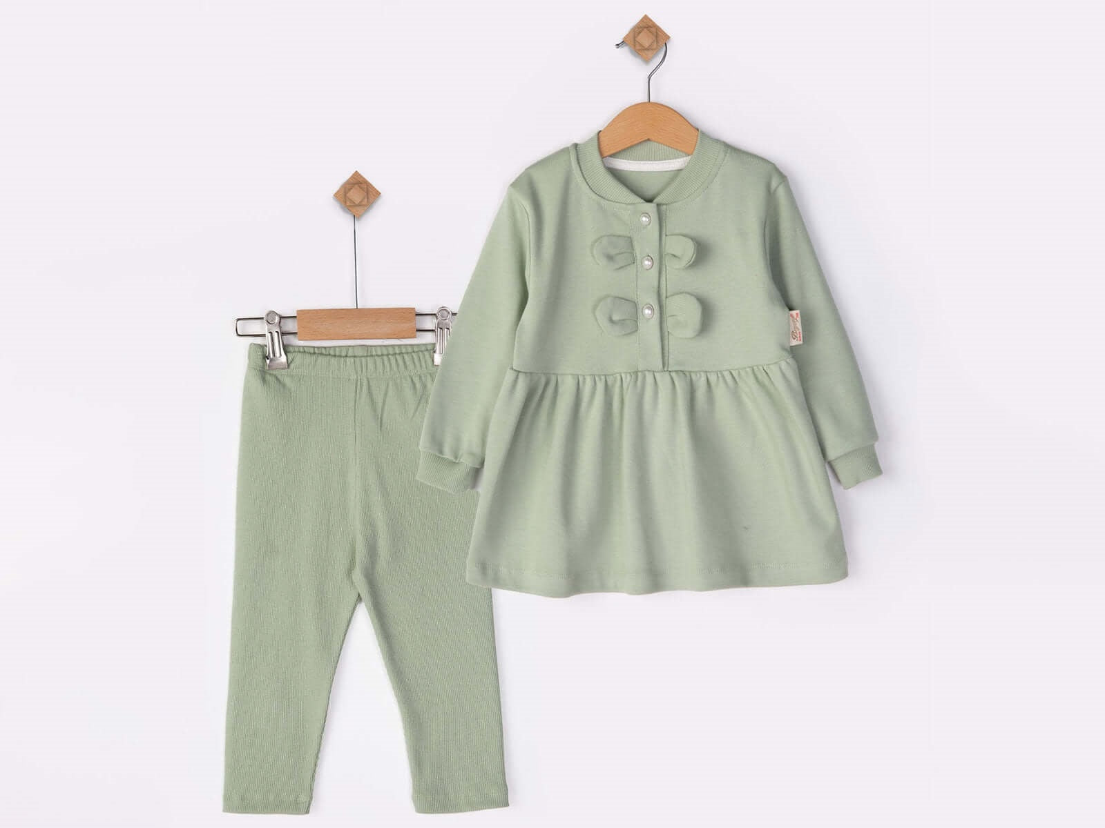 Set Fetite compus din pantalon si fustita de culoare Verde-2