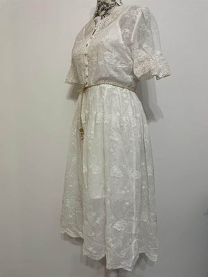 Rochie Maneca Scurta cu broderie - Midi - Alba-4