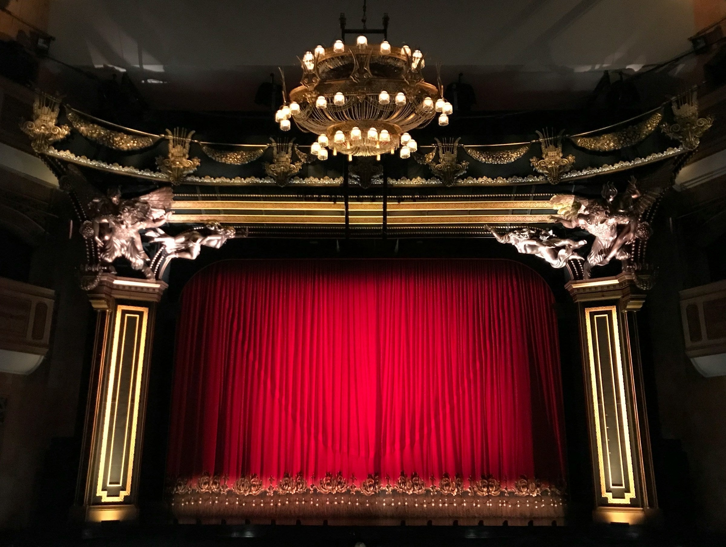 Rochii pentru Teatru