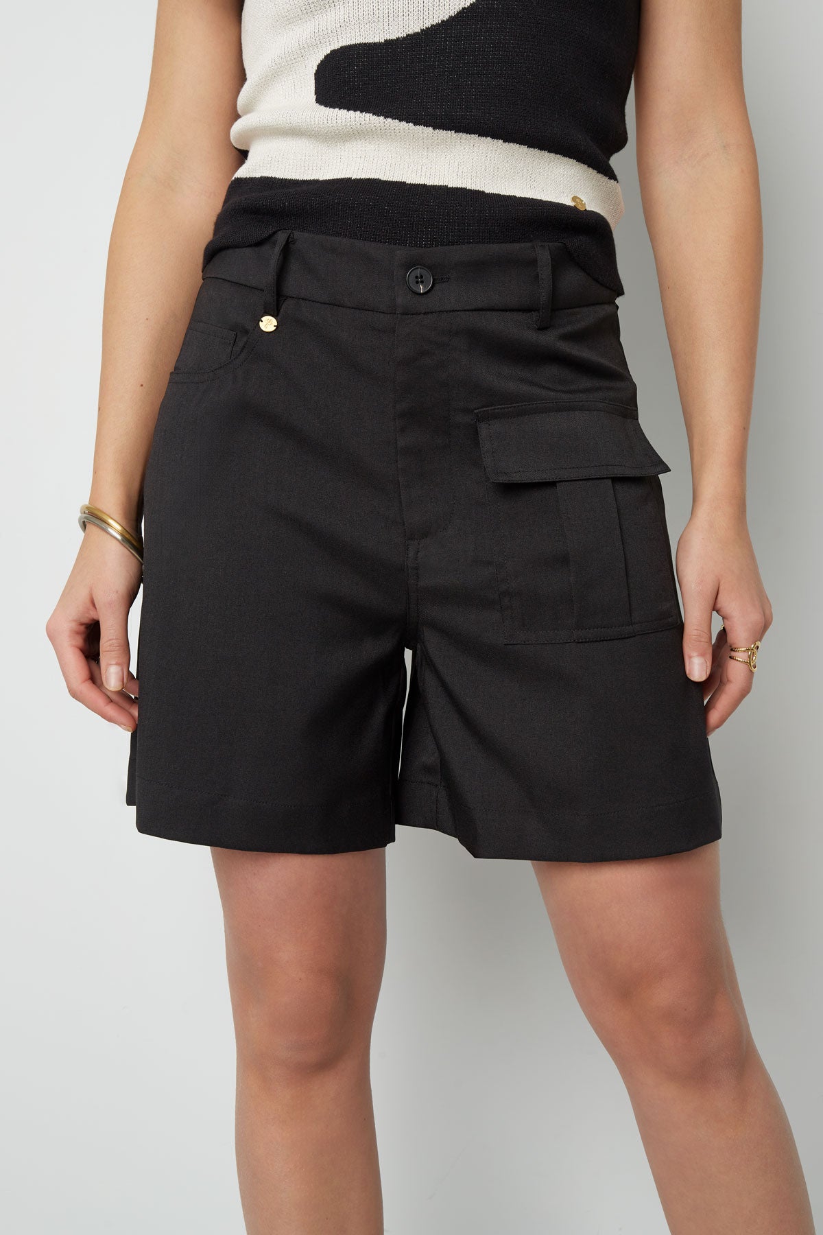 Pantalon Scurt cu Buzunar - Negru, Alb, Crem-1